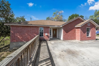 221 N Scenic Loop, Canyon Lake, TX 78133