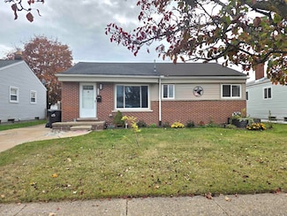 15010 Petrie St, Roseville, MI 48066