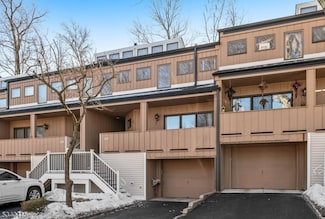 208 Stephanie Dr, Caldwell, NJ 07006
