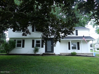 792 Forest Ridge Dr, Youngstown, OH 44512