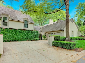 7908 Bristol Ct, Prairie Village, KS 66208