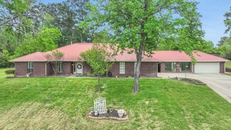 723 Lakeview Harbor, Onalaska, TX 77360