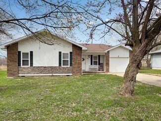 759 S Olive St, Marshfield, MO 65706