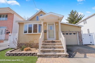 64 Whitman Ave, Staten Island, NY 10308