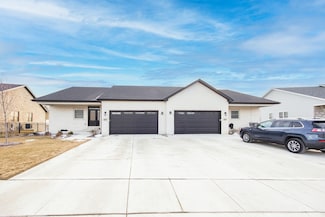 25200 S Westwind Dr, Channahon, IL 60410