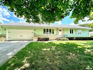 8 Sunnydale Ave, Jacksonville, IL 62650