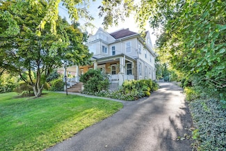 134 Old Mamaroneck Rd, White Plains, NY 10605