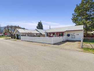 603 Oregon Ave, Pinehurst, ID 83850