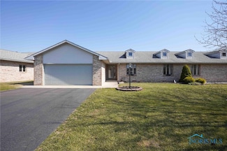 1923 Cobblestone Dr, Findlay, OH 45840