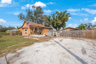 162 3rd St NW, Largo, FL 33770
