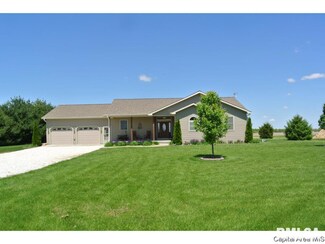 832 Blackburn Lake Dr, Winchester, IL 62694