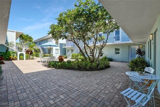 683 12th Ave S Unit 683, Naples, FL 34102