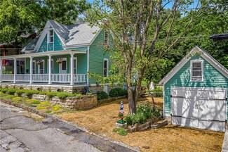 19 Singleton St, Eureka Springs, AR 72632