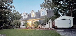 600 Lakeview Dr, Cross Junction, VA 22625