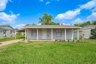 1311 Fred St, El Campo, TX 77437