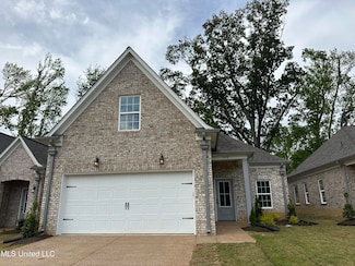 292 Flower Garden Dr, Southaven, MS 38671