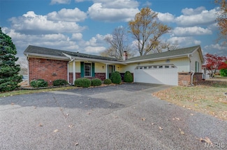 1021 N Duchesne Dr, Saint Charles, MO 63301