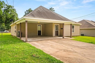 695 Pelican Dr, Pineville, LA 71360