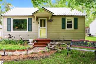 821 Indian Trail Blvd, Traverse City, MI 49686