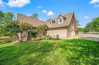 1418 Lake Vue Dr, Roaming Shores, OH 44085