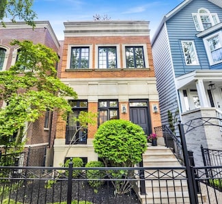 1332 W Wellington Ave, Chicago, IL 60657