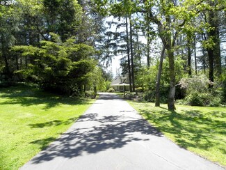 32777 Kestrel Ln, Eugene, OR 97405