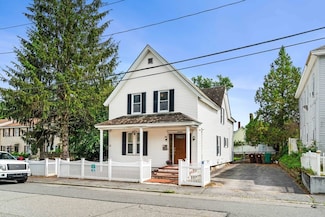 17 Sutherland St, Lowell, MA 01850