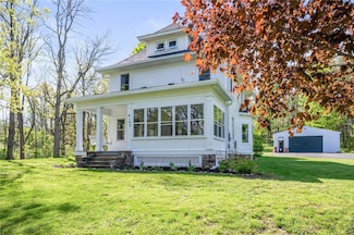 4105 N Creek Rd, Palmyra, NY 14522