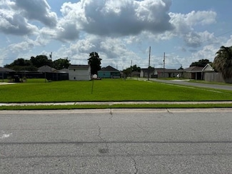 2401 Trio St, Chalmette, LA 70043