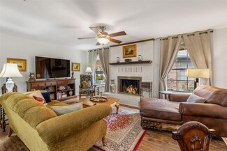 500 E College St Unit 4, Athens, TX 75751