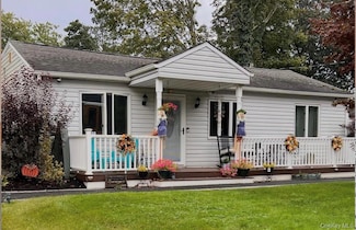 115 Dahlia Dr, Mastic Beach, NY 11951