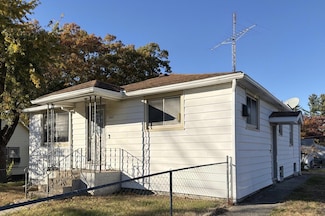 303 E Lake St, Knox, IN 46534