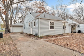 2212 SW Plass Ave, Topeka, KS 66611