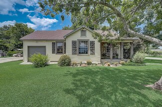 200 W Houston St, Highlands, TX 77562