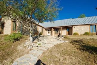 336 Secret Valley Dr, Kerrville, TX 78028
