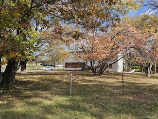 1 Ackerman Ave, Airmont, NY 10901