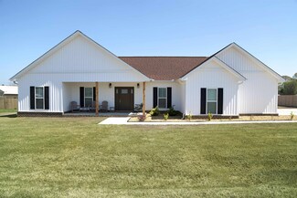 340 Skyview Cir, Muscle Shoals, AL 35661