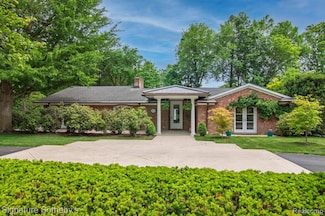 3171 E Breckenridge Ln, Bloomfield Hills, MI 48301