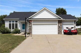 612 NE 13th St, Grimes, IA 50111