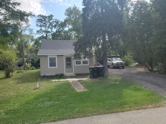 805 W Friendly Ave, McHenry, IL 60051