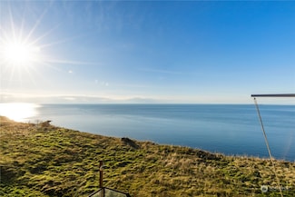 2285 W Beach Rd Unit E, Oak Harbor, WA 98277