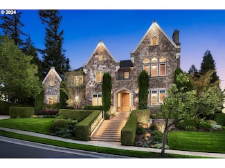 1901 Cheryl Ct, Lake Oswego, OR 97034
