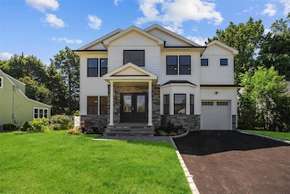 19 Cypress Ave, Bethpage, NY 11714