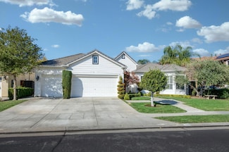 1882 N Nadine Ave, Clovis, CA 93619