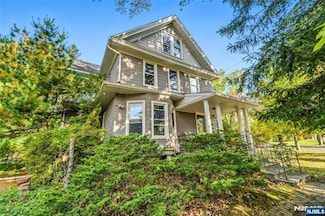 150 Tappan Rd Unit 1, Harrington Park, NJ 07640