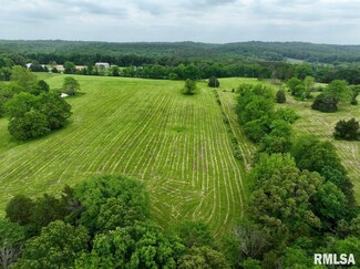 006 Battleford Rd, Stonefort, IL 62987