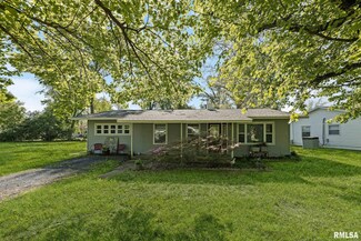 17 Roseclair Ln, Centralia, IL 62801