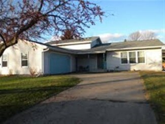 304 Riverview Dr, Marion, WI 54950