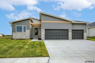 21008 Hartman Ave, Elkhorn, NE 68022