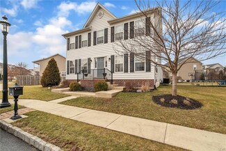 1165 Morgan Hill Dr, Pennsburg, PA 18073